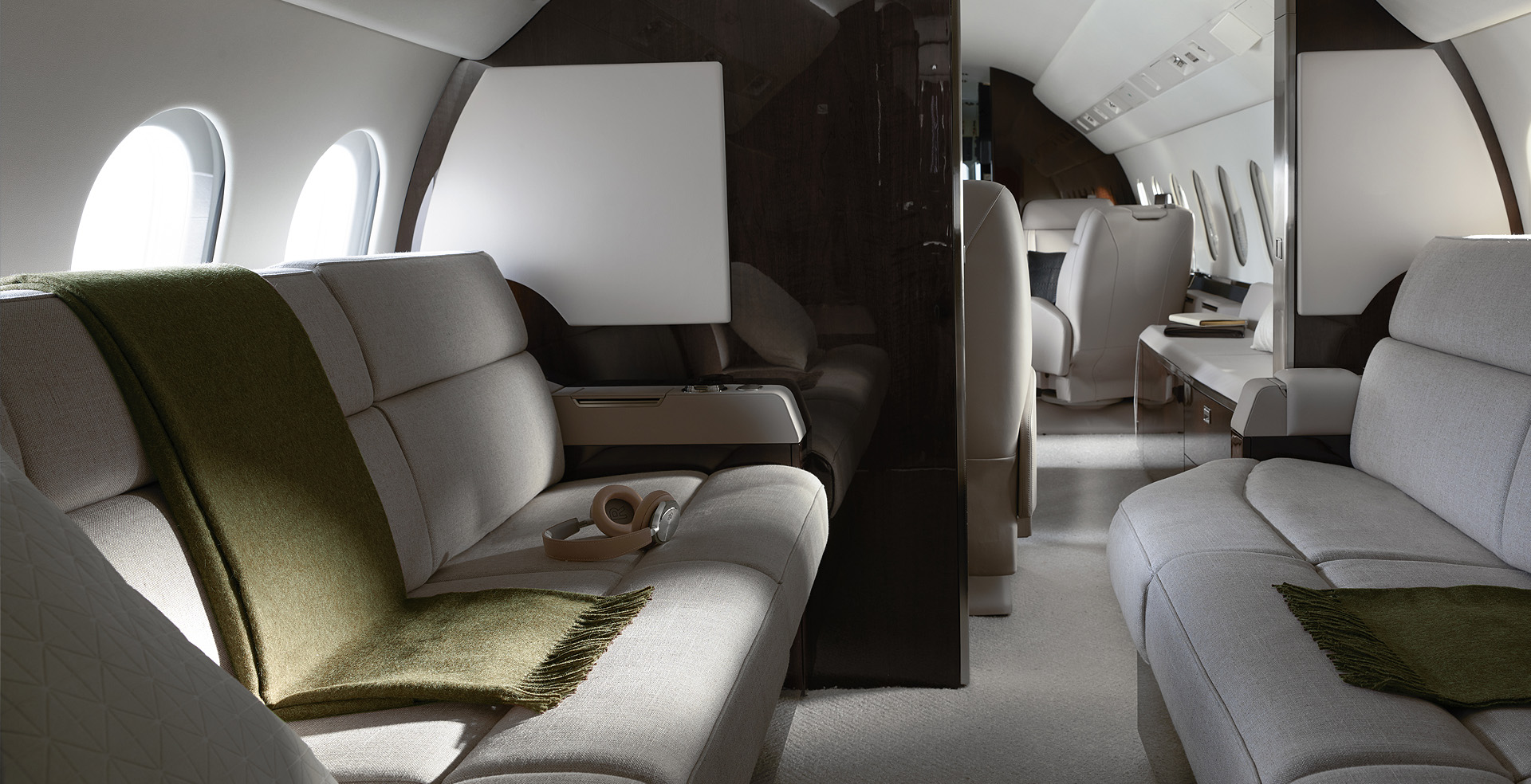 Dassault Falcon 900 interior with ambient cabin lighting