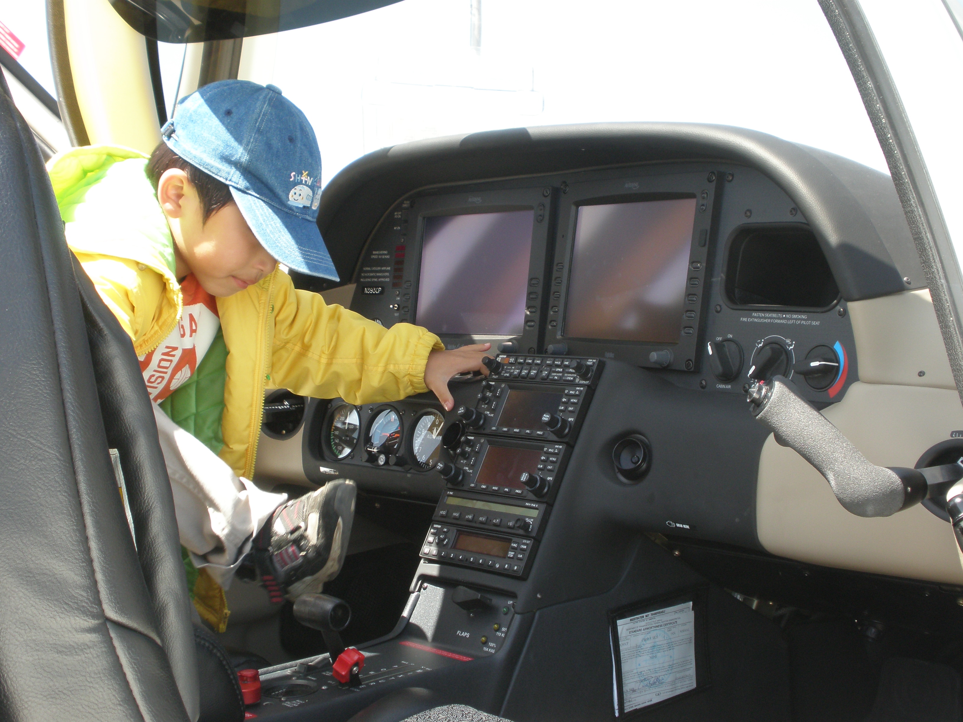 Cirrus SR20 cockpit with Garmin avionics displays