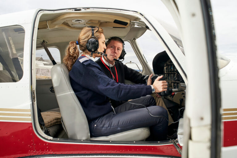Pilot Shortage Intensifies: Flight Schools Report Record Enrollment in 2025