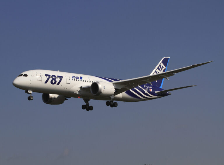 787 vs A350: The Numbers Airlines Dont Want You to See