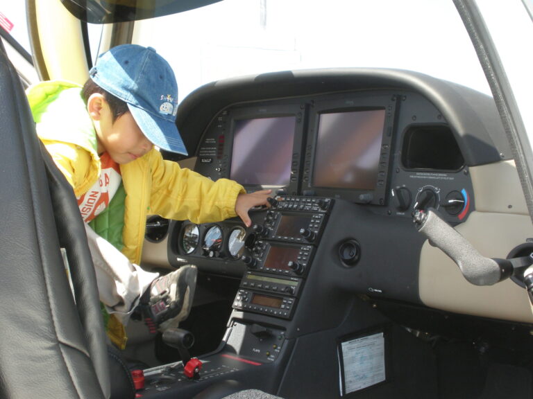Best GPS Watches for Pilots: Garmin D2 vs Apple Watch