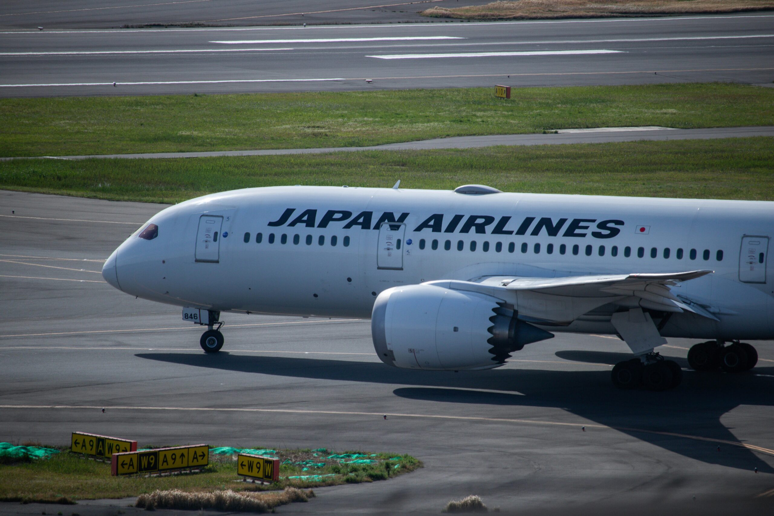 Japan Airlines Boeing 787 Dreamliner on taxiway