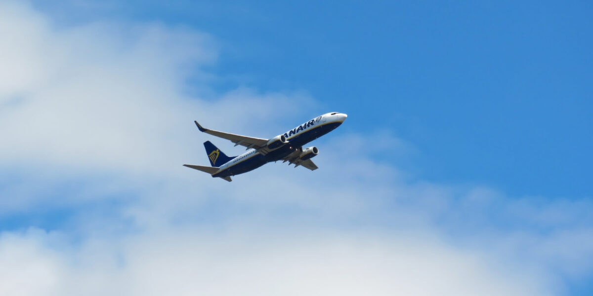 Falling Sun Visor Triggers Mid-Flight Engine Shutdown on Boeing 737 MAX