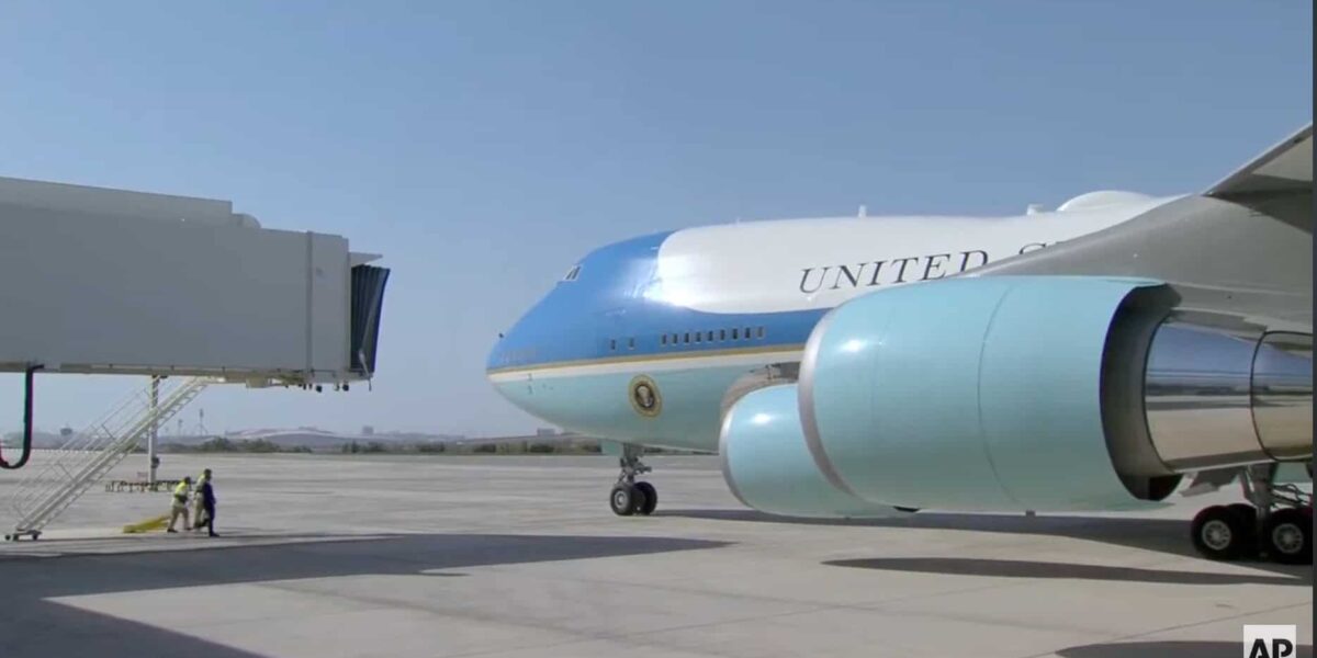 When Air Force One Used a Jet Bridge in the UAE